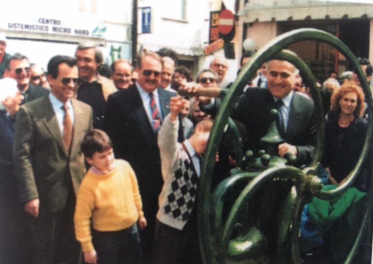 1990 – Inaugurata la nuova fontana a ruota di Piazza Matteotti