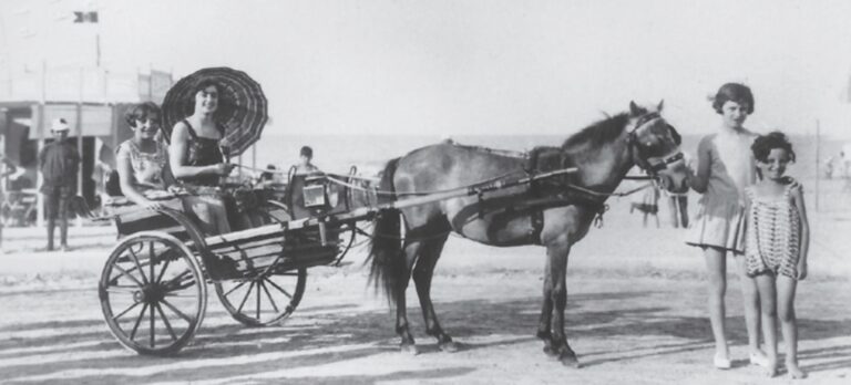 1930 Al mare con il calesse e balneazione fai da te